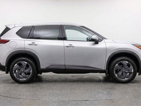 Used 2025 Nissan Rogue SV FWD image 11