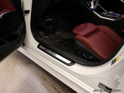 Certified 2024 BMW 330i xDrive Sedan w/ Convenience Package image 24