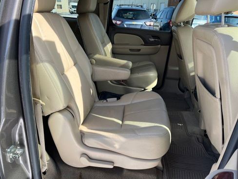 Used 2014 Chevrolet Suburban LT image 18