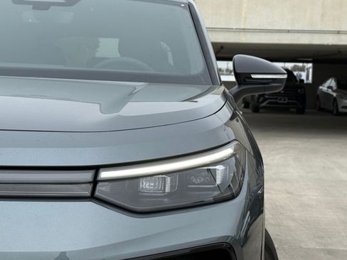 New 2026 Volkswagen Tiguan SE R-Line image 2