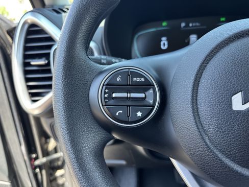 Certified 2025 Kia Soul LX w/ LX Technology Package FWD image 25