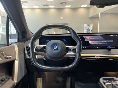 Used 2024 BMW iX xDrive50 w/ Premium Package AWD/4WD image 27