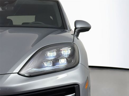 Used 2025 Porsche Cayenne Coupe AWD/4WD image 15
