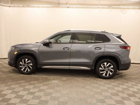 Certified 2025 Volkswagen Tiguan S AWD/4WD image 3