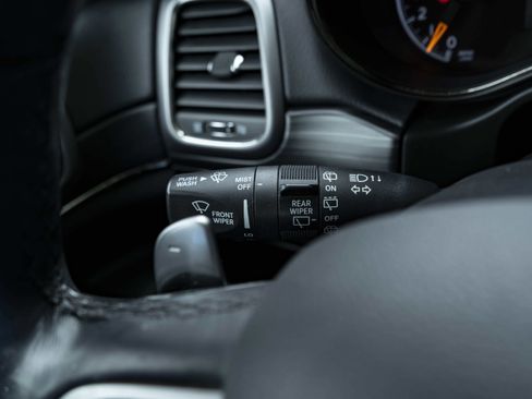 Used 2020 Jeep Grand Cherokee Limited X image 23