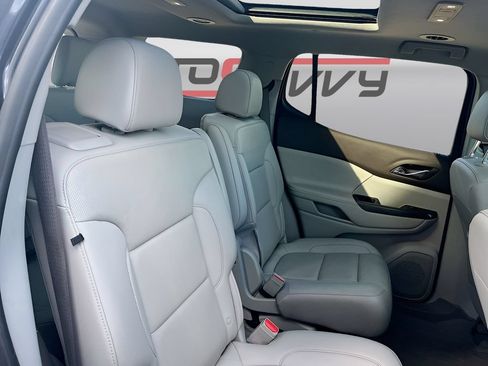 Used 2023 GMC Acadia SLT w/ Technology Package AWD/4WD image 30