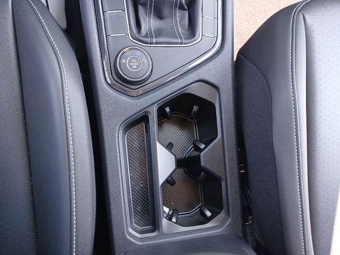 Used 2024 Volkswagen Tiguan SE AWD/4WD image 16