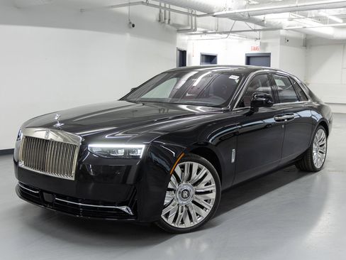Used 2025 Rolls-Royce Ghost image 12