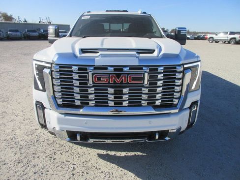 New 2026 GMC Sierra 3500 Denali w/ Denali Reserve Package AWD/4WD image 11
