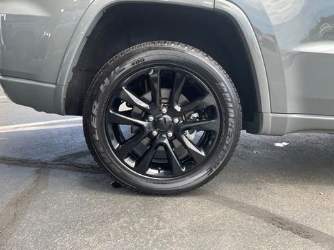 Used 2021 Jeep Grand Cherokee Laredo X AWD/4WD image 35