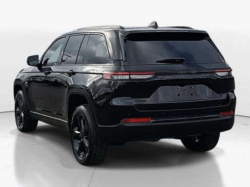 Used 2023 Jeep Grand Cherokee Altitude image 7