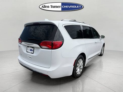 Used 2018 Chrysler Pacifica Touring-L Plus FWD image 10