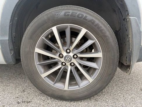 Used 2018 Toyota Highlander XLE image 21