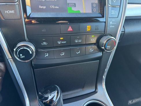 Used 2015 Toyota Camry SE w/ Moonroof Package image 27