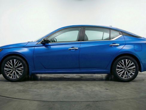 Used 2025 Nissan Altima 2.5 SV image 5