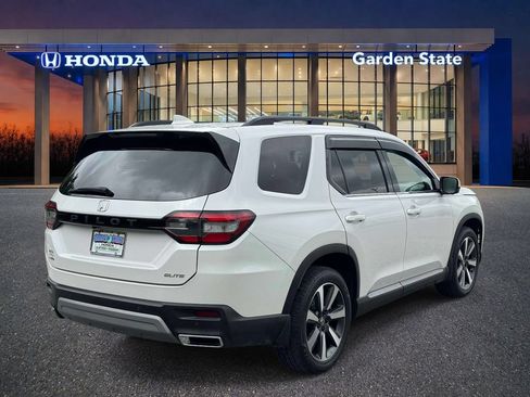 Used 2023 Honda Pilot Elite image 4