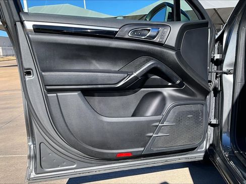 Used 2017 Porsche Cayenne image 23