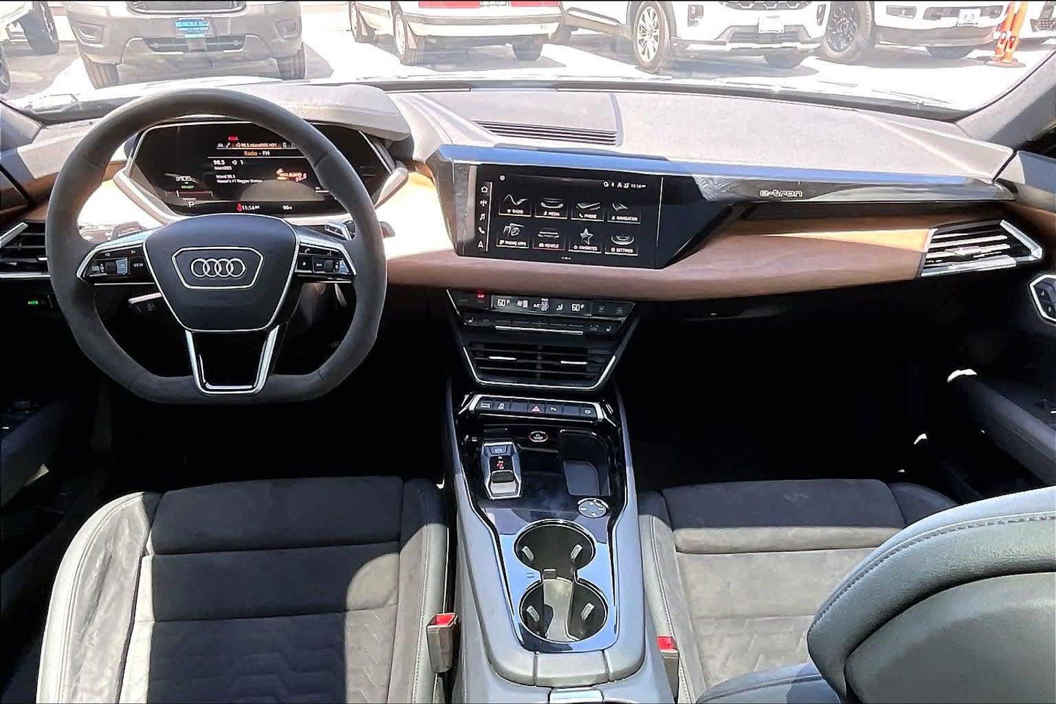 Used 2023 Audi e-tron GT Premium Plus AWD/4WD image 2
