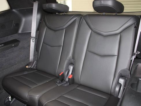 Used 2024 Cadillac XT6 Premium Luxury image 19