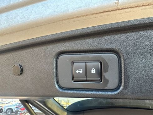 Certified 2025 Nissan Pathfinder SV FWD image 33