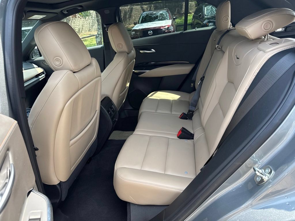 Used 2024 Cadillac XT4 Luxury w/ Cold Weather Package FWD image 36