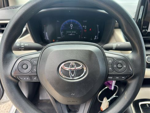 Used 2026 Toyota Corolla LE FWD image 17