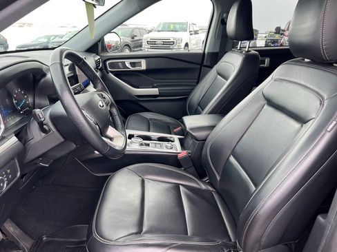 Used 2021 Ford Explorer XLT w/ Equipment Group 202A image 11