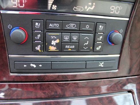 Used 2009 Cadillac Escalade AWD image 26