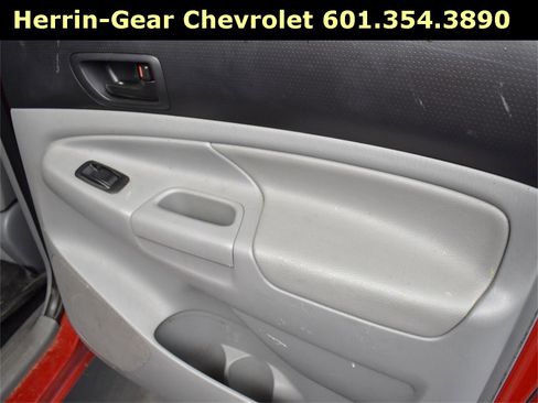 Used 2012 Toyota Tacoma PreRunner image 19