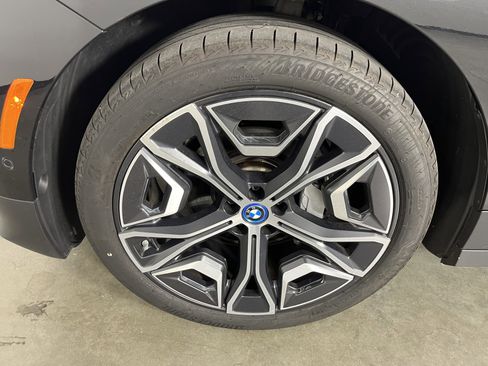 Certified 2022 BMW iX xDrive50 w/ Premium Package AWD/4WD image 24