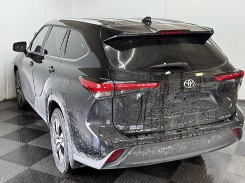 Used 2023 Toyota Highlander XLE image 8