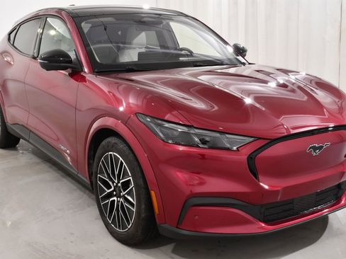 Used 2025 Ford Mustang Mach-E Premium image 4