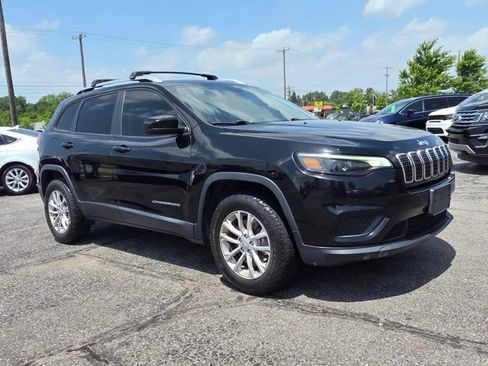 Used 2020 Jeep Cherokee Latitude w/ Safety Group AWD/4WD image 9