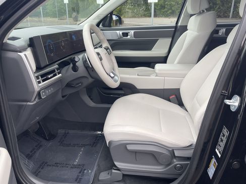 Used 2025 Hyundai Santa Fe SE AWD/4WD image 11