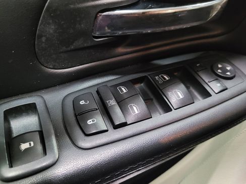Used 2018 Dodge Grand Caravan SE FWD image 27