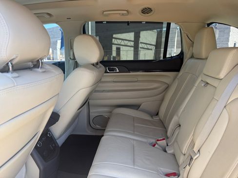 Used 2013 Lincoln MKT FWD image 26
