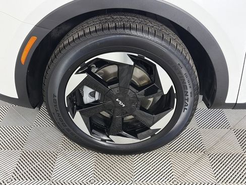 Used 2025 Kia Sorento EX image 8