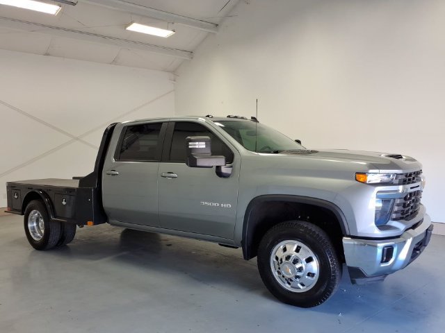 Used 2026 Chevrolet Silverado 3500 LT w/ Convenience Package AWD/4WD image 2