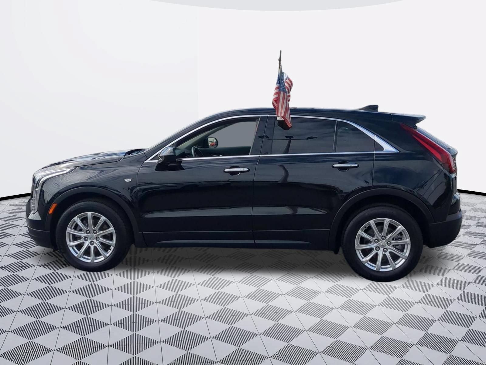 Certified 2023 Cadillac XT4 Luxury w/ Cold Weather Package FWD image 4