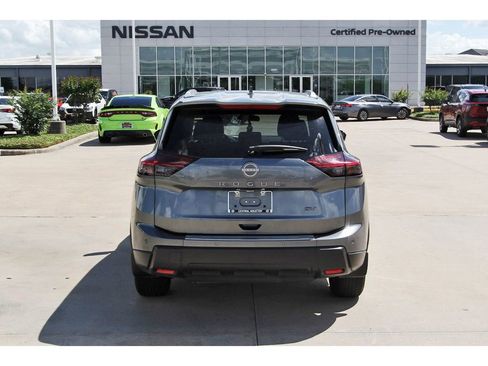 Used 2024 Nissan Rogue SV w/ SV Premium Package image 5