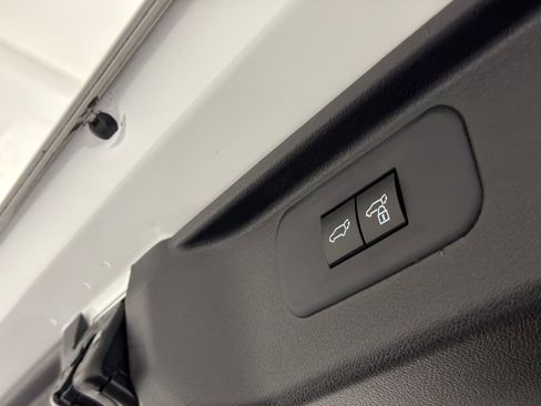 Used 2025 Toyota Grand Highlander AWD image 9