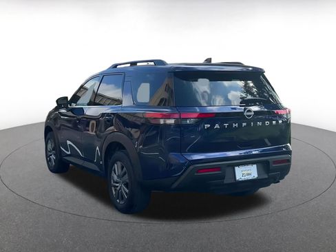 Used 2025 Nissan Pathfinder SV image 11