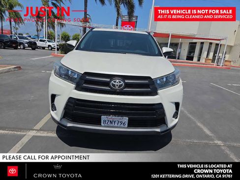 Used 2019 Toyota Highlander SE AWD/4WD image 3
