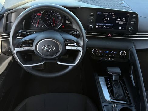 Used 2023 Hyundai Elantra SEL FWD image 11