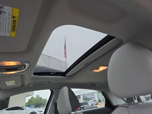 Certified 2022 Hyundai Elantra Limited image 28