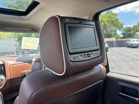 Used 2015 Chevrolet Silverado 2500 High Country w/ High Country Premium Package AWD/4WD image 9