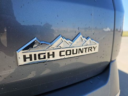 Used 2021 Chevrolet Traverse High Country image 33