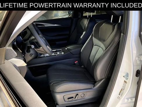 Certified 2025 INFINITI QX60 Luxe image 9