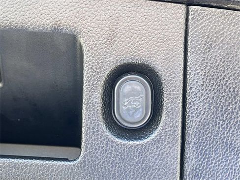 Used 2018 GMC Yukon Denali w/ Open Road Package image 13