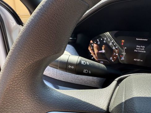 Used 2025 Jeep Compass Sport image 27